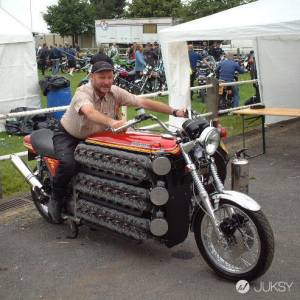 怎樣的改裝車才夠看 48 缸 4800cc 超猛 Kawasaki 機車登場!!