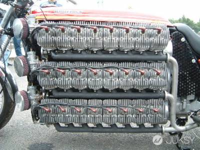 怎樣的改裝車才夠看 48 缸 4800cc 超猛 Kawasaki 機車登場!!