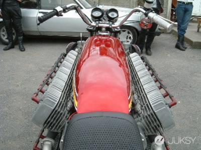 怎樣的改裝車才夠看 48 缸 4800cc 超猛 Kawasaki 機車登場!!
