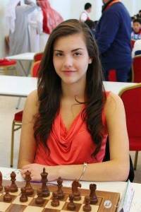 加拿大西洋棋美女 對手:「這樣你叫我如何專心?」