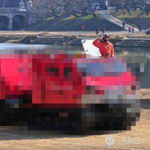 法拉利被腳踏車慘電!!史上最快腳踏車飆出333公里時速!!