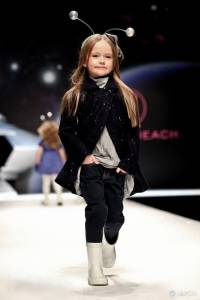 戰鬥民族萌少女Kristina Pimenova 八歲就萌翻天!