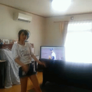 簡直是特技!日韓中學生流行的「翻轉接吻」 魯蛇表示:首先你要有一個女友...