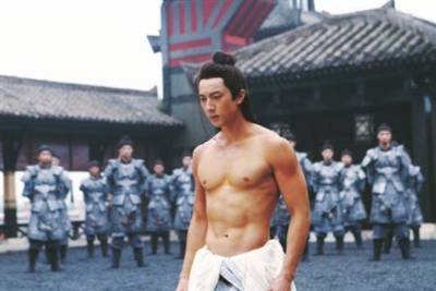 俊秀臉孔魔鬼身!演藝圈肌肉花美男