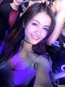 穿這樣逛街誰受得了?!想殺價也不是這樣吧!細看之後竟然發現驚人的亮點,再不看要被刪了!