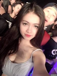 穿這樣逛街誰受得了?!想殺價也不是這樣吧!細看之後竟然發現驚人的亮點,再不看要被刪了!