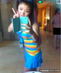 「不經意間就會拍到不雅照」愛自拍的正妹們小心了...