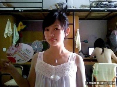 「不經意間就會拍到不雅照」愛自拍的正妹們小心了...