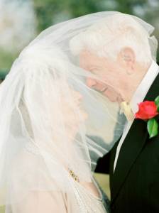 相戀了63年的愛該怎麼慶祝？跨越半個世紀的婚紗攝影