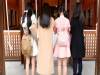 這四個超級「背殺」的日本女生一起到神社參拜！沒想到「她們」一轉過頭來，所有人都大聲尖叫了！