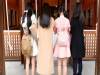 這四個超級「背殺」的日本女生一起到神社參拜!沒想到「她們」一轉過頭來,所有人都大聲尖叫了!