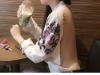 這姑娘好可憐,衣不蔽體,誰來幫助她?