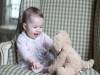 英國皇室夏洛特小公主2歲生日照曝光，網友把皇室全家的童年照都挖了出來...這娃究竟像誰！