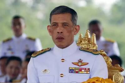泰國新國王「穿露肚裝＋假紋身還流出不雅照片」傷風害俗！照片瘋傳「國王還惱羞」要起訴臉書！