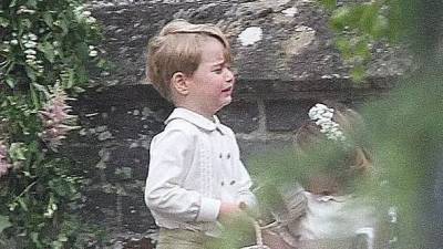 小王子被媽訓得哭的梨花帶雨的，最後小王子離開前對大家做出超可愛動作