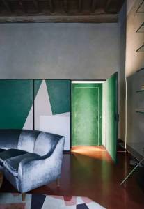 他是「Prada的御用設計師閱盡繁華無數」卻過得超簡樸！他的家「沒有奢華的裝潢」卻超有風格！