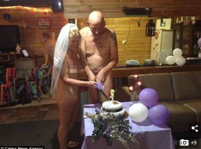新西蘭新娘舉辦全裸婚禮！家人因為「太羞恥」沒有出席，他們卻說這是生命中最棒的一天！