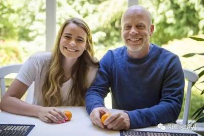 妹子高中畢業的那天，爸爸只給了她兩個橘子，卻還配了一份讓人淚目的說明書