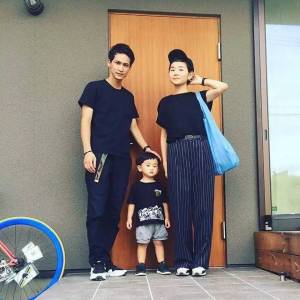 這個日本三口之家堪比時尚大片的日常，引起數萬粉絲網上圍觀。