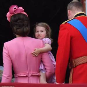 女王過生日，然而喬治小王子 夏洛特小公主可愛稚氣的舉動吸引目光