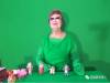 五毛特效+靈魂P圖…這位俄羅斯退休大媽，靠一塊綠布玩兒成了YouTube網紅