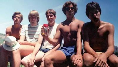35年時間，這5個好基友用同一張照片，向全世界宣告了他們的友誼....