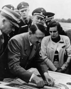 她是希特勒心中最完美的德國女人，卻因此入獄4年被世人唾罵70年