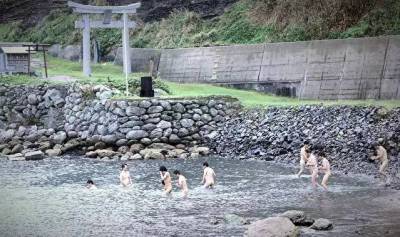 日本這個島，女人不讓進，男人要全裸，最近還被列入了世界文化遺產！