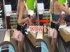 巨乳正妹去全家超商買東西,要結帳時「手一伸」竟不小心讓側乳外露...要掉出來了,想接!