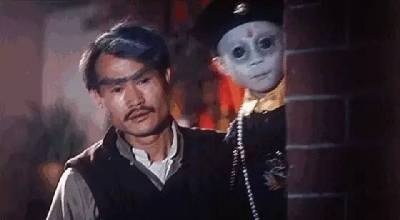 他是「殭屍鼻祖 」，李小龍的好友，一生只活了45歲，但仍是我們最好的「殭屍道長」