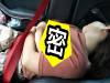 男子開車載超正妹子出遊卻「不知道要不要叫醒她」...網友定睛一看:「不要叫,這個兇!」