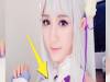 這名「女神級coser」神還原《Re:0》清純愛蜜莉亞。鏡頭一往下到胸部大家竟嚎叫「神啊這不科學!」
