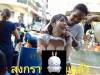 【宅福利】潑水節這樣玩!F奶正妹被扯掉衣服蹦出小白兔!