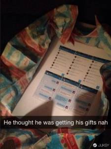 這名女子在聖誕節送給「偷吃」的男友一份禮物 成為男友最恐懼的聖誕記憶...