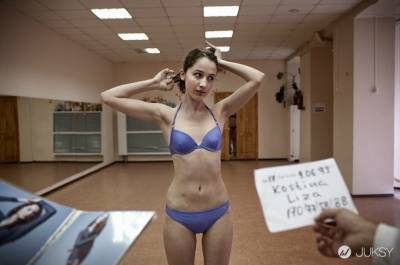 超模生產地俄羅斯西伯利亞 到處都是美女...