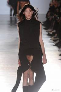 Rick Owens 2015 秋冬系列 男模直接露鳥走秀!