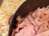 一名女子打開鮪魚罐頭後發現了一隻超可怕的「不明生物」 結果最後卻讓她感到非常開心!