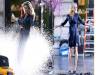 美女被車濺一身水!氣憤的她幹了件事,車主乖乖回來認錯+賠錢!