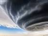 美攝影師近拍“超級雷暴”形似太空飛船
